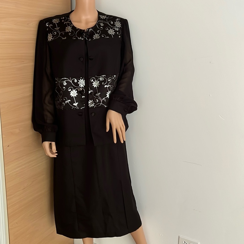 NWOT Anthony Richards Woman’s Dress set of 2 pieces.
